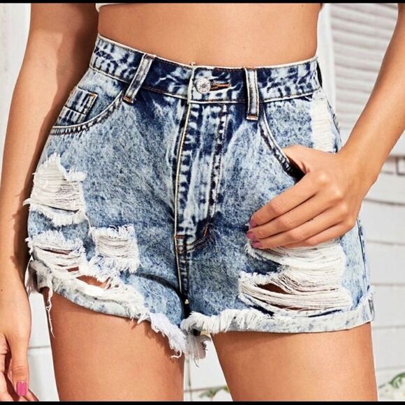 Jean Shorts Womens Size Medium Acid Washed Distressed Destroyed New in Bag - Picture 3 of 6